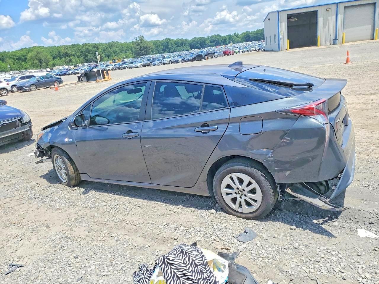 2017 TOYOTA PRIUS