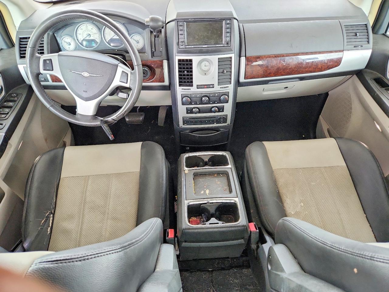 2010 CHRYSLER MINIVAN