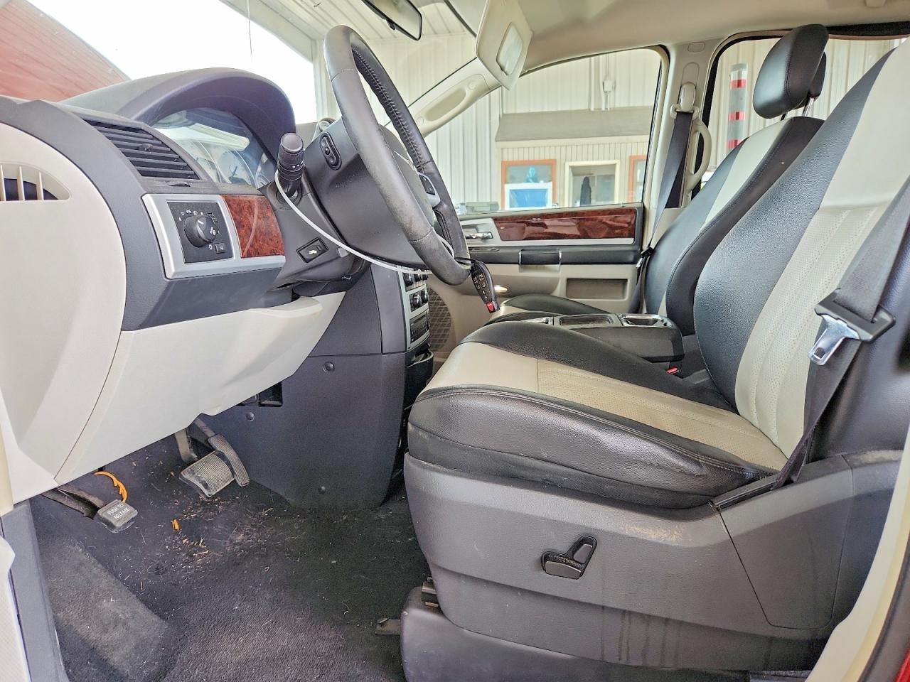 2010 CHRYSLER MINIVAN