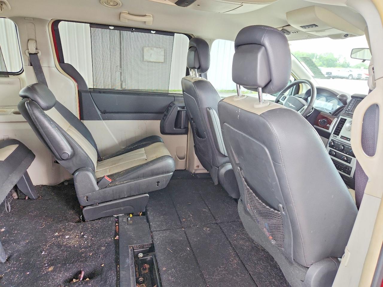 2010 CHRYSLER MINIVAN