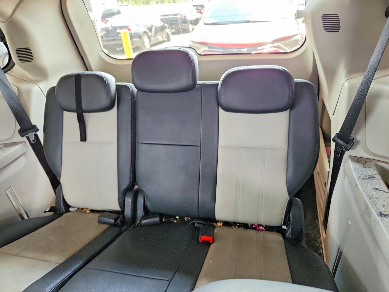 2010 CHRYSLER MINIVAN