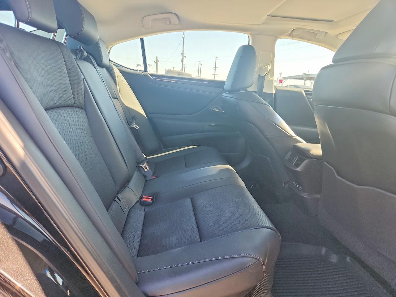 2019 LEXUS ES300