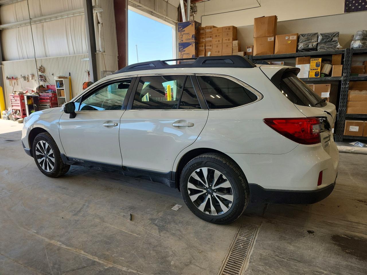 2015 SUBARU OUTBACK