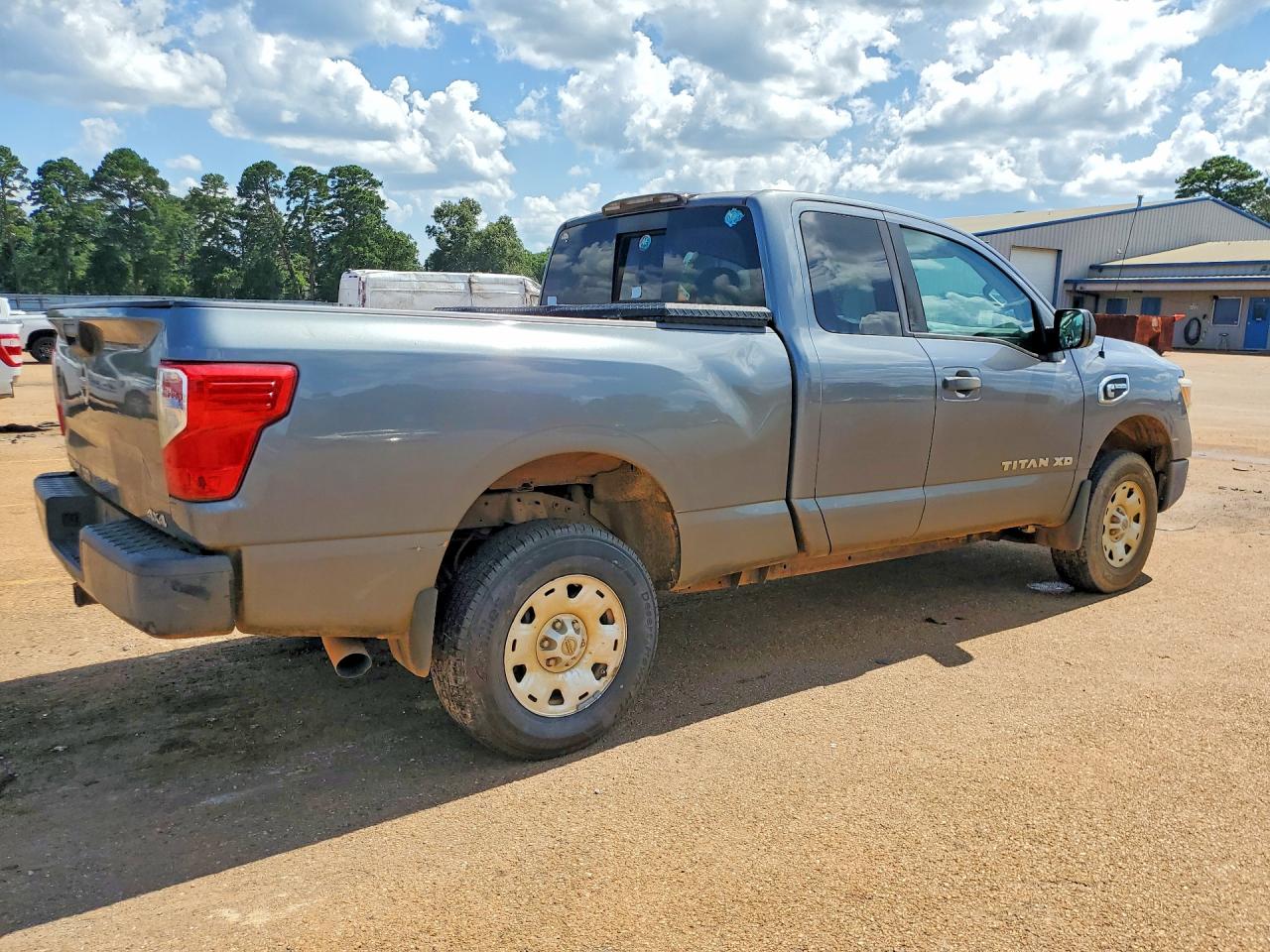 2017 NISSAN TITAN