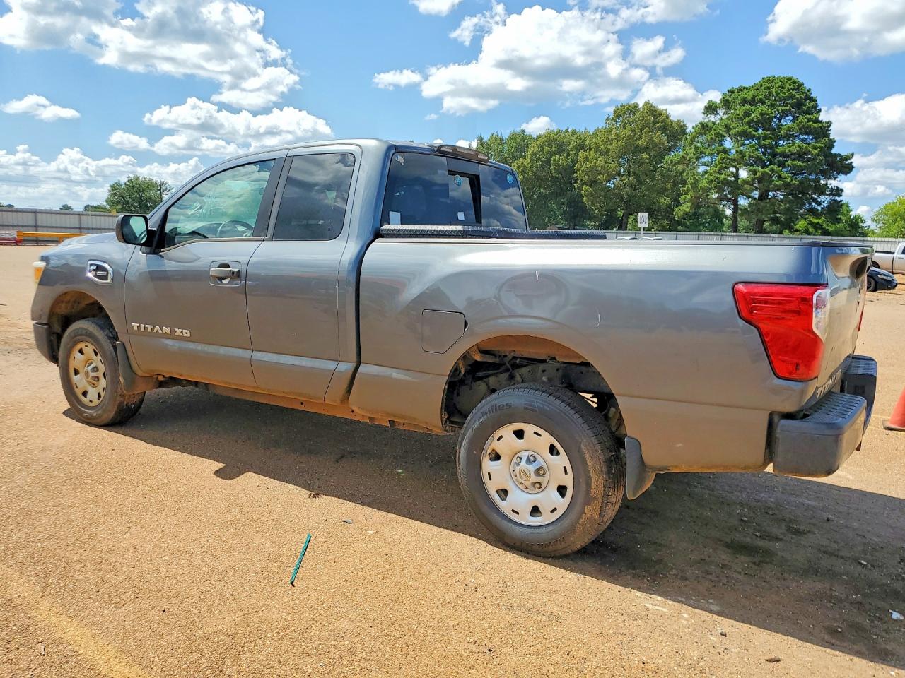 2017 NISSAN TITAN