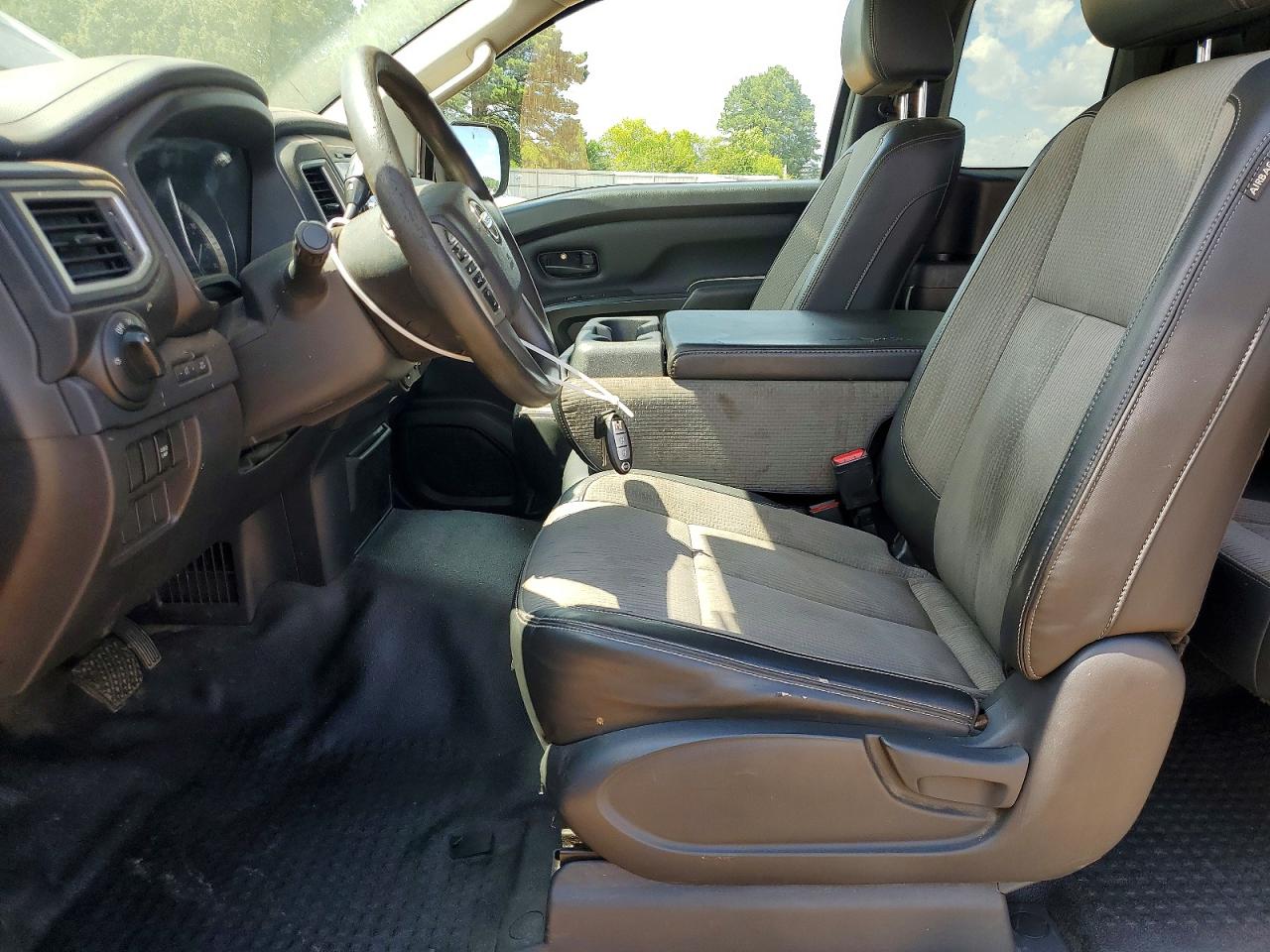 2017 NISSAN TITAN