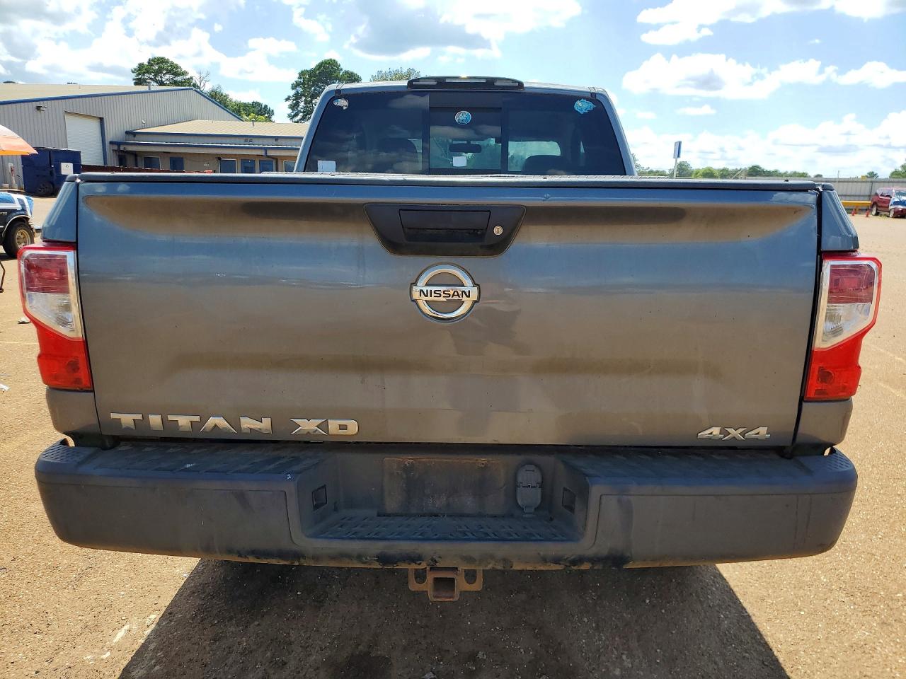 2017 NISSAN TITAN