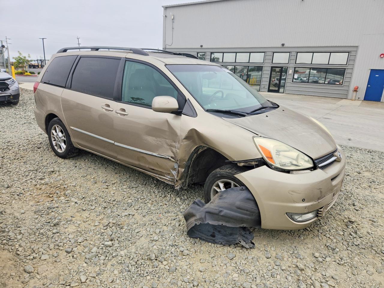 2004 TOYOTA SIENNA