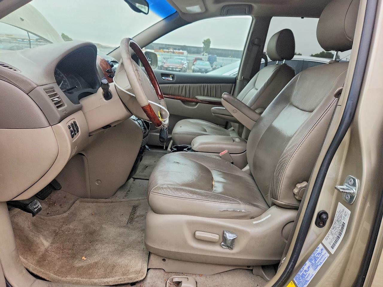 2004 TOYOTA SIENNA
