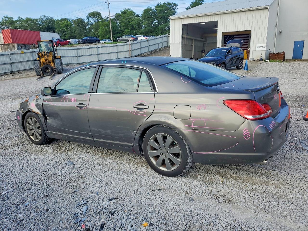 2005 TOYOTA AVALON