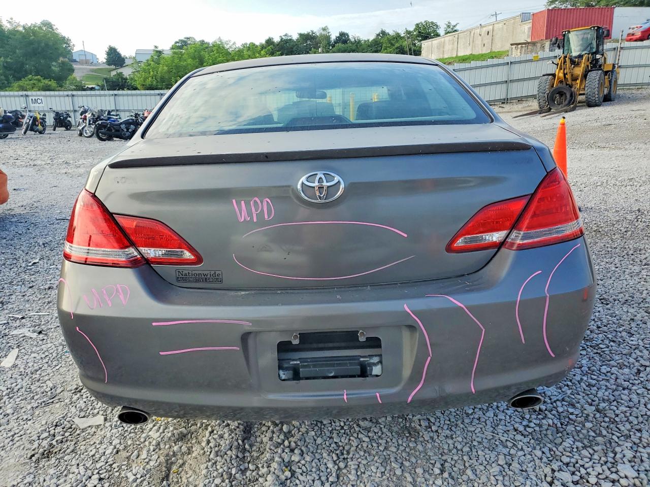 2005 TOYOTA AVALON