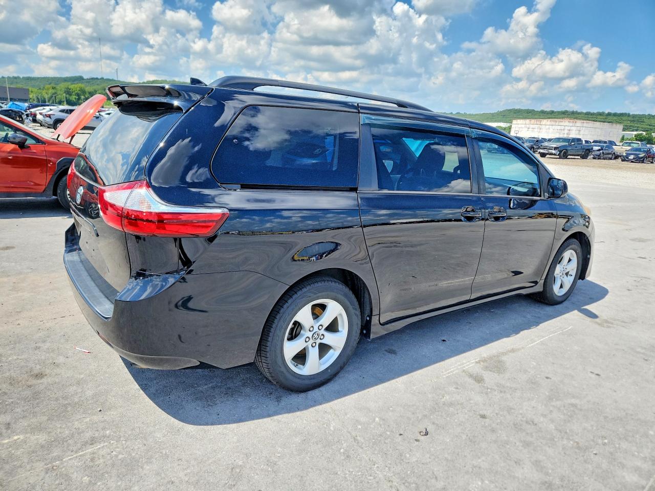 2018 TOYOTA SIENNA