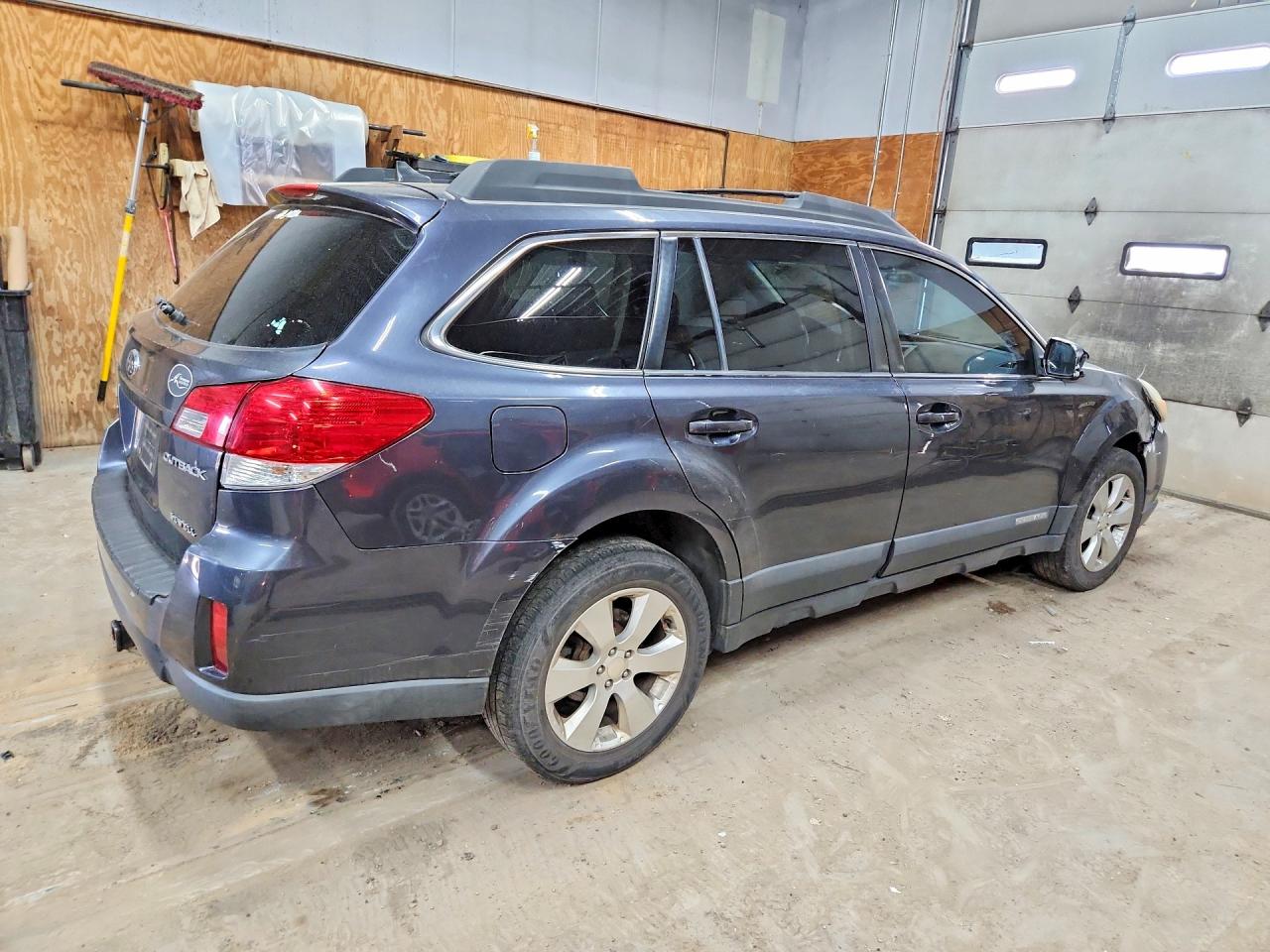 2011 SUBARU OUTBACK