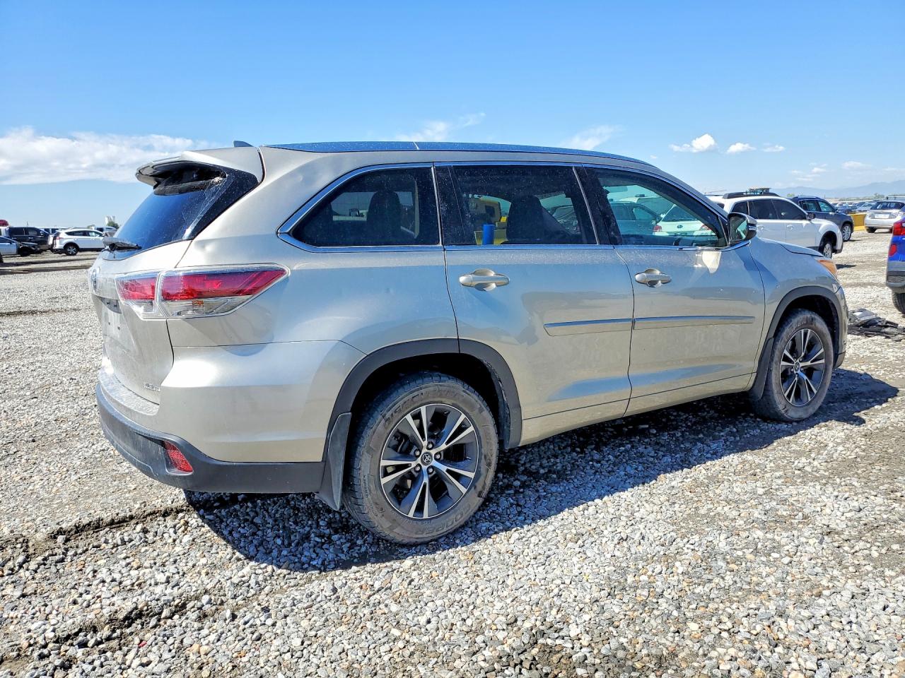2016 TOYOTA HIGHLANDER