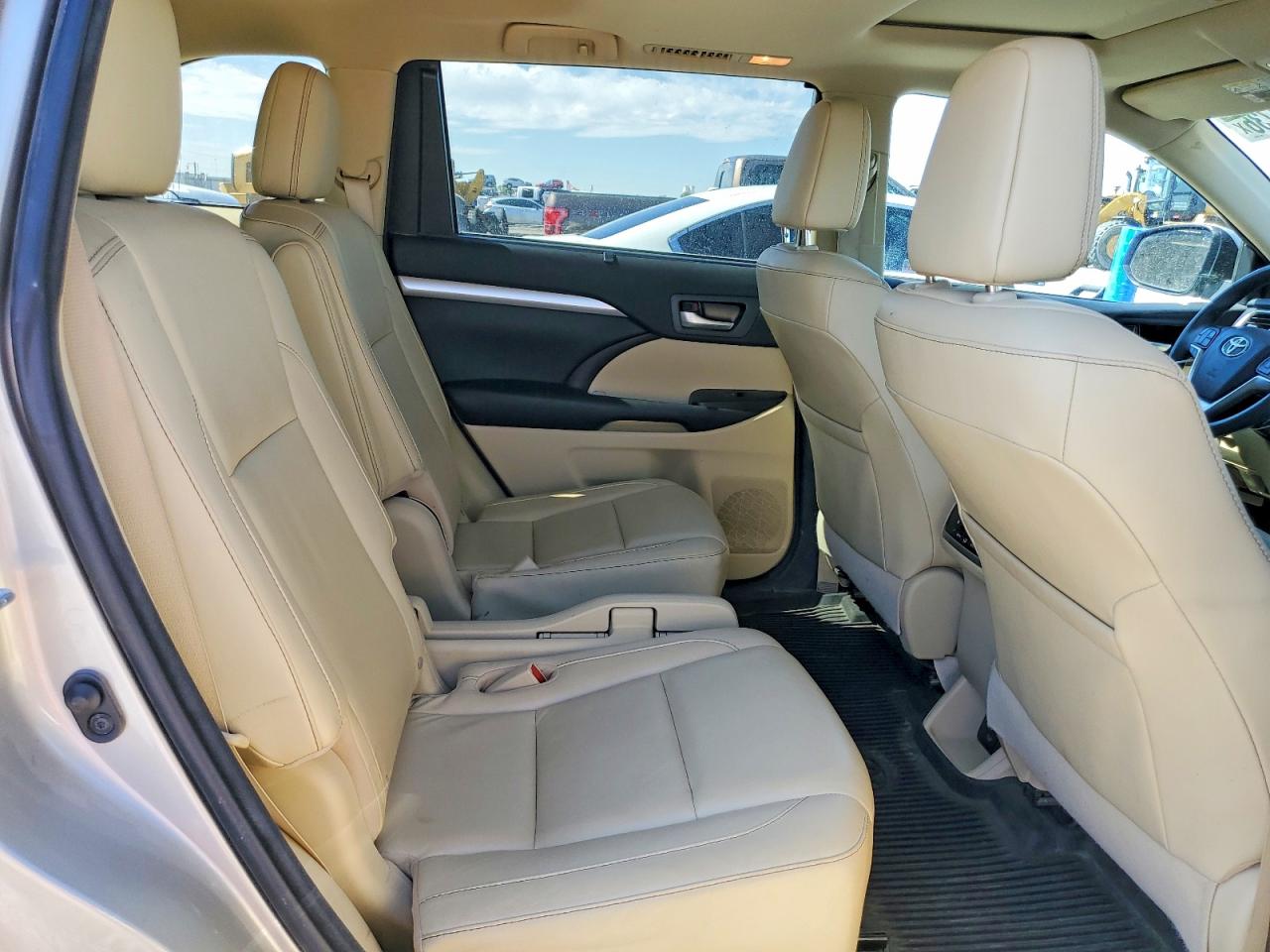 2016 TOYOTA HIGHLANDER