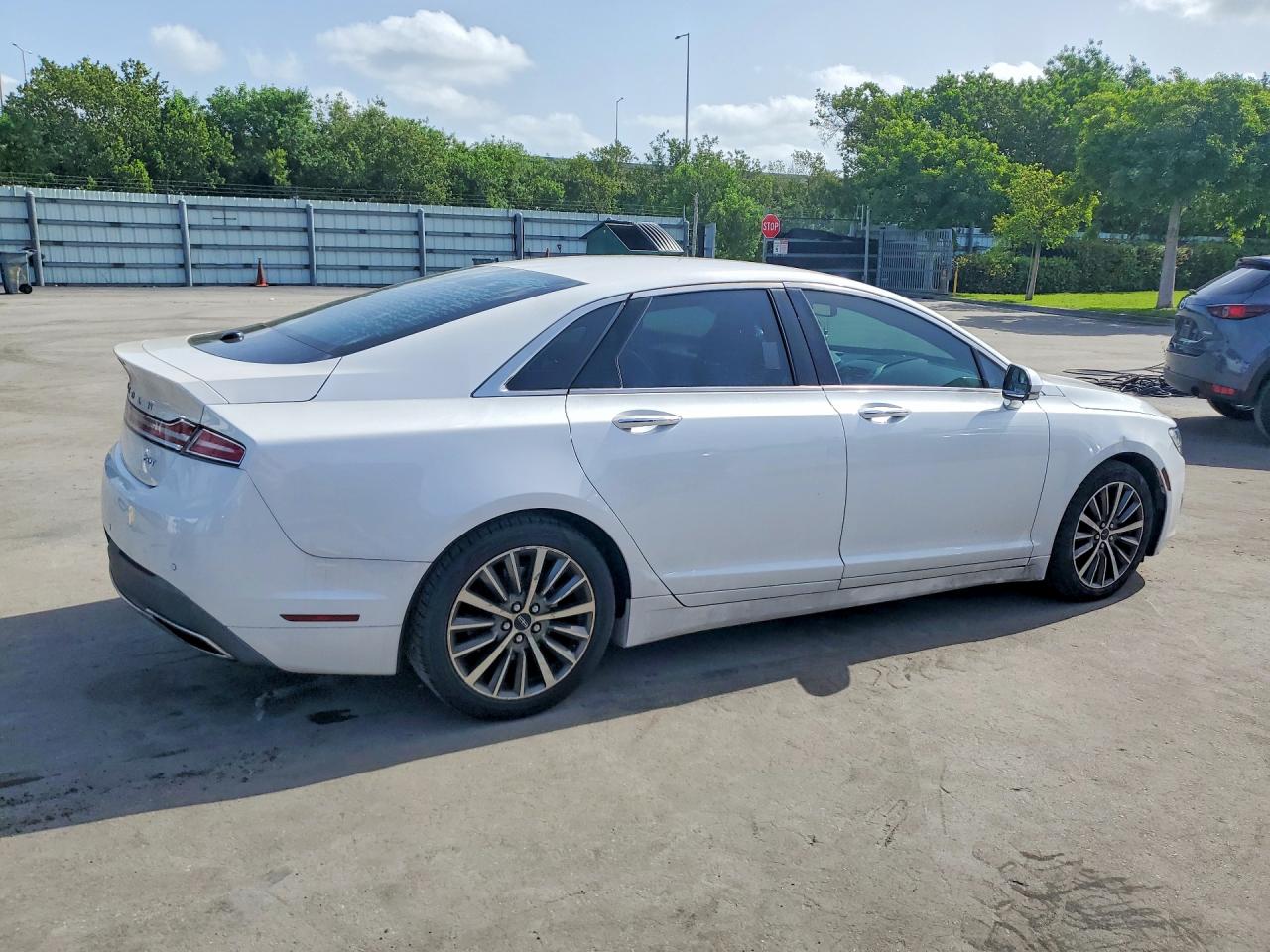 2017 LINCOLN MKZ