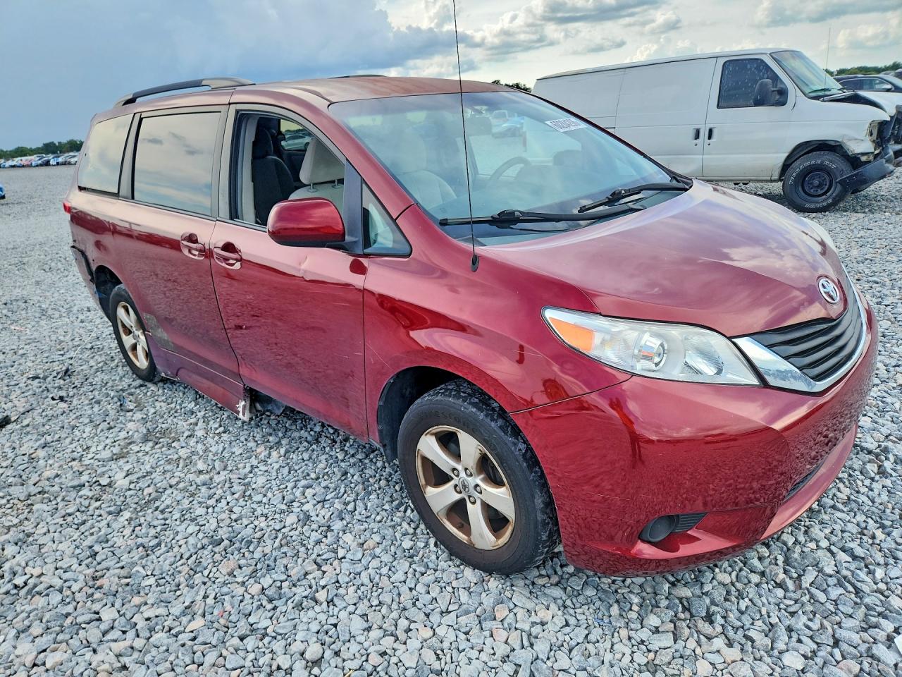 2014 TOYOTA SIENNA