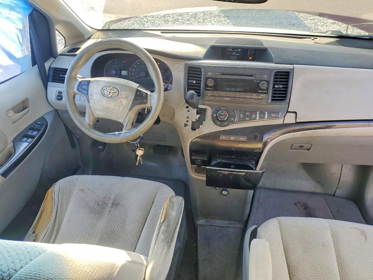 2014 TOYOTA SIENNA