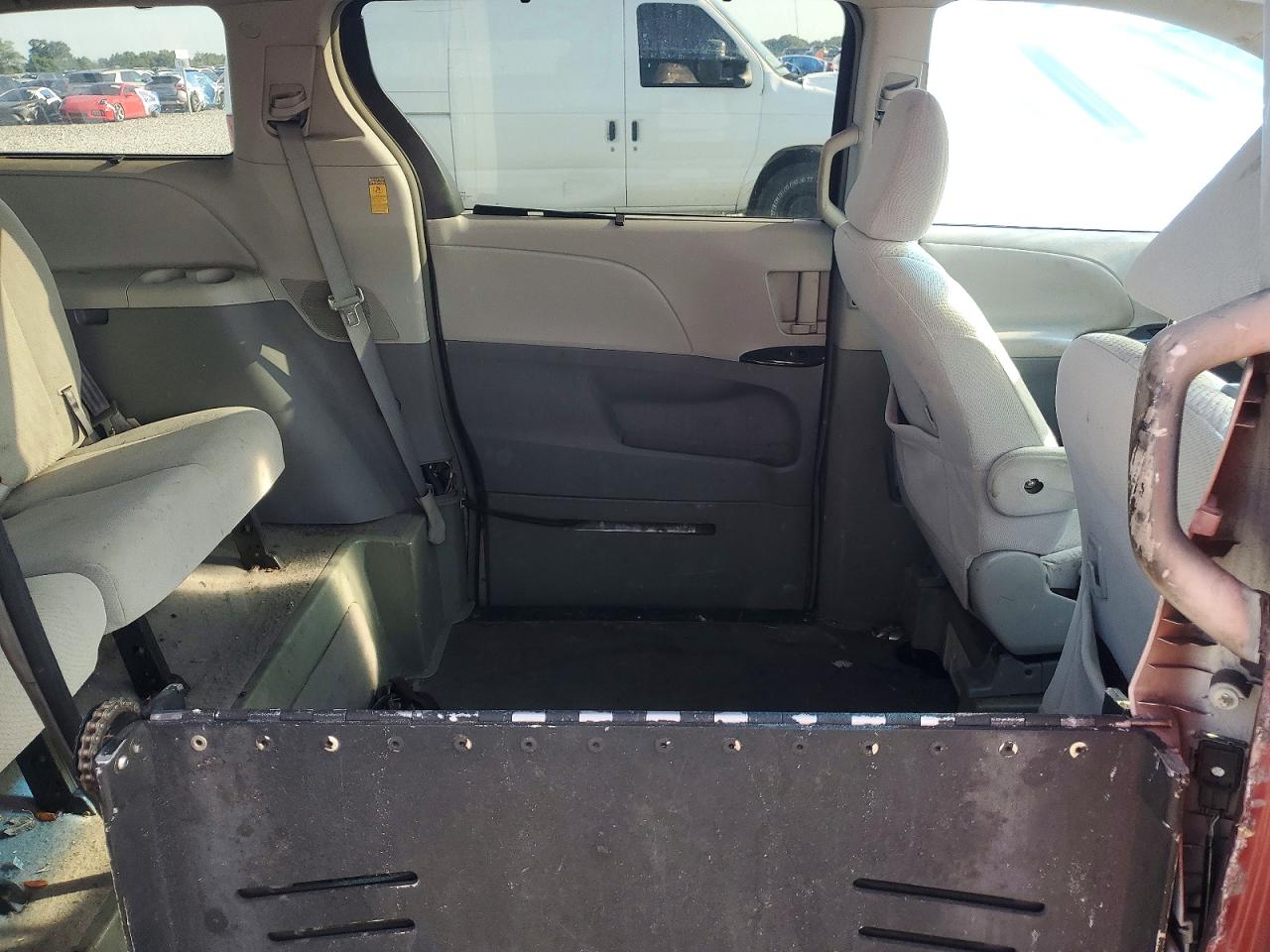 2014 TOYOTA SIENNA