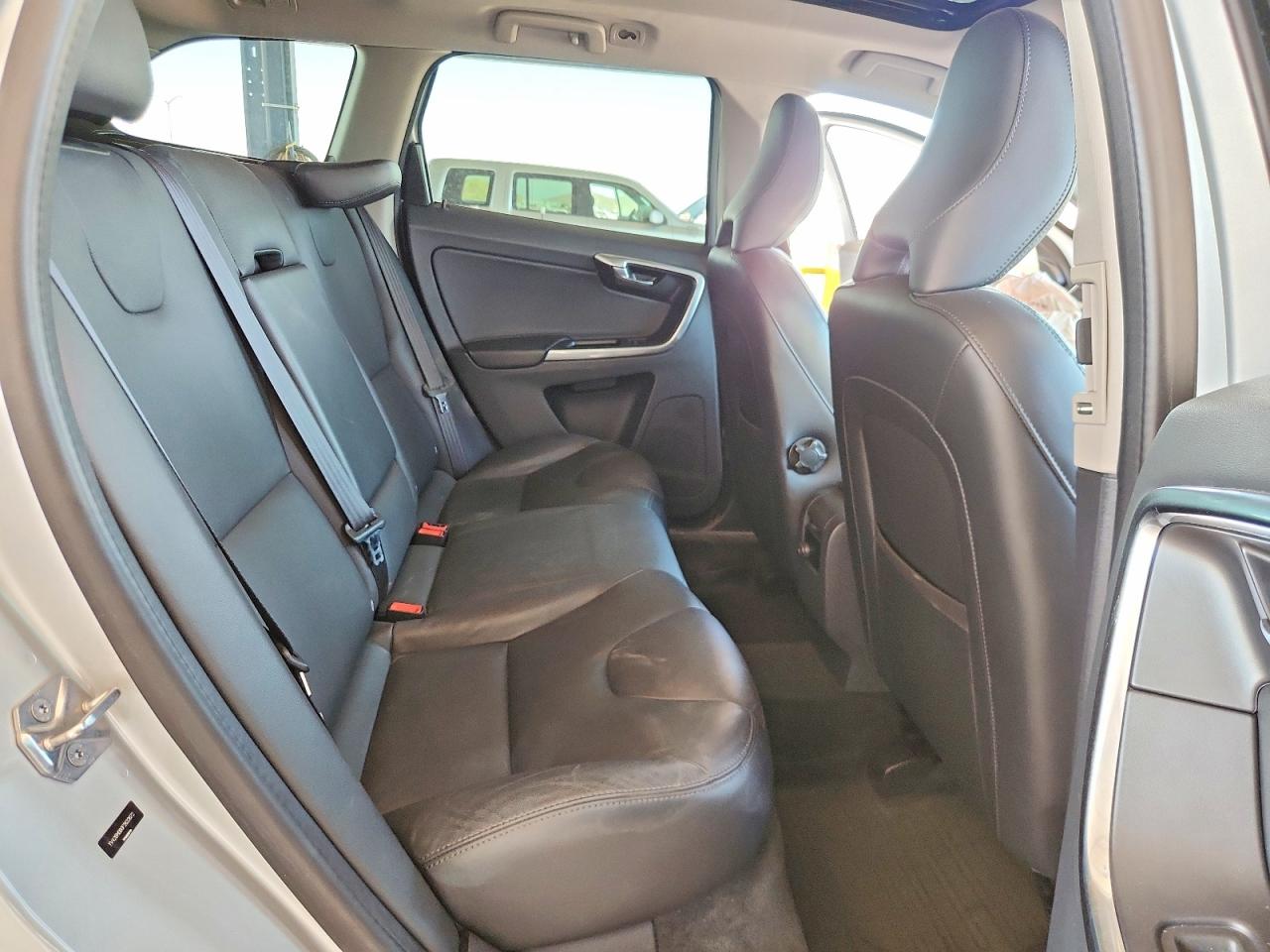 2015 VOLVO XC60
