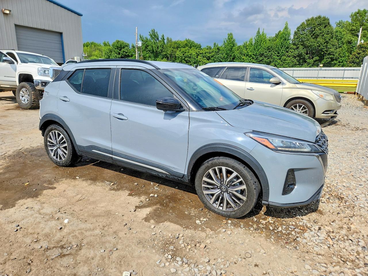 2021 NISSAN KICKS