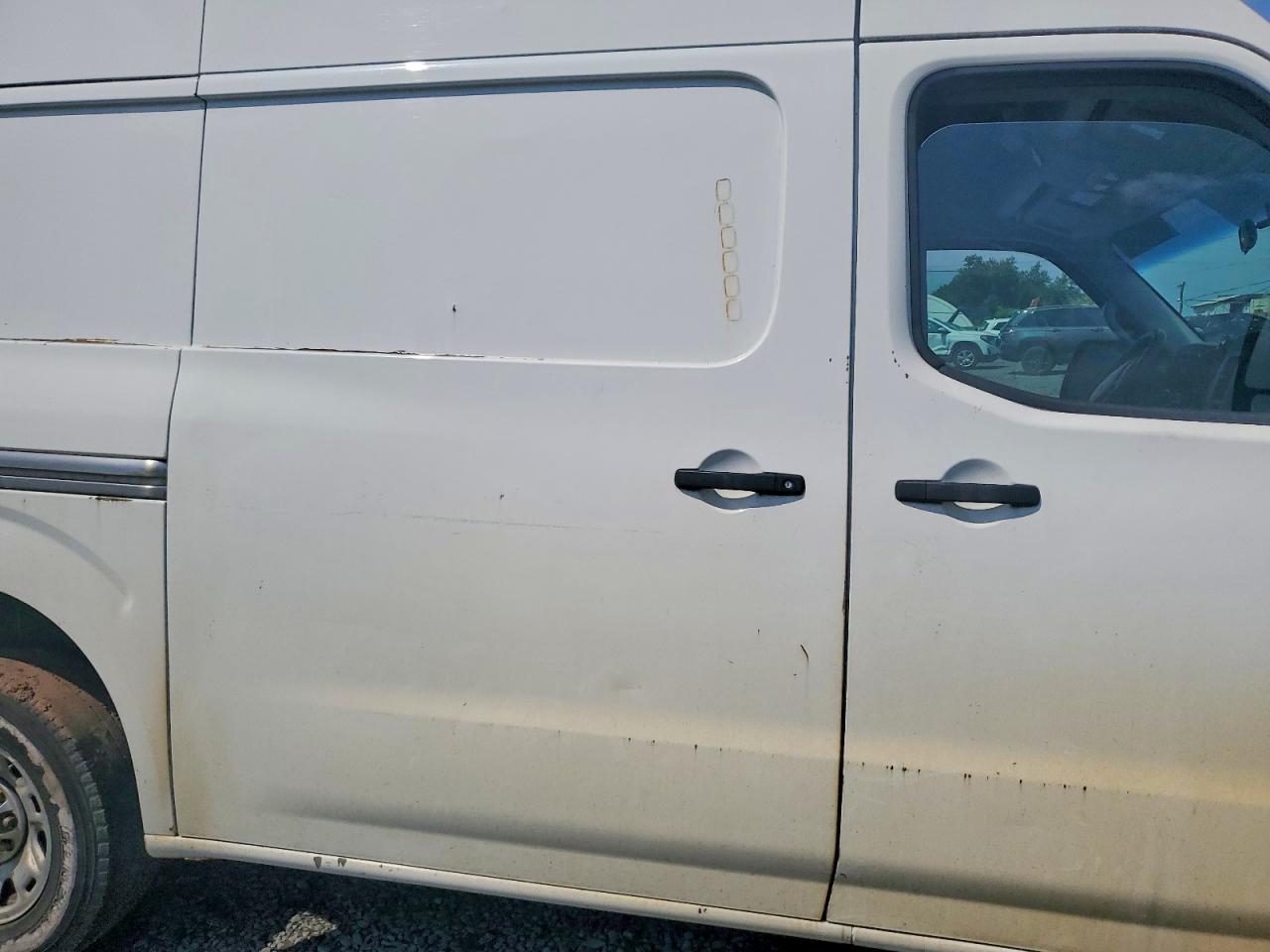 2012 NISS NV200