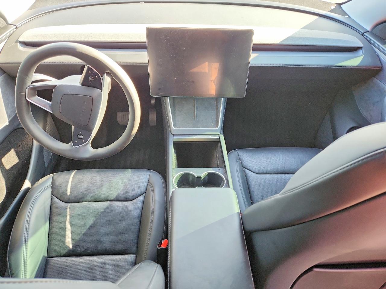 2026 TESLA MODEL Y