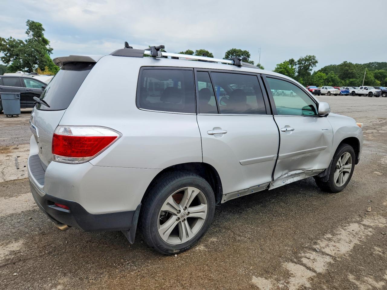 2011 TOYOTA HIGHLANDER