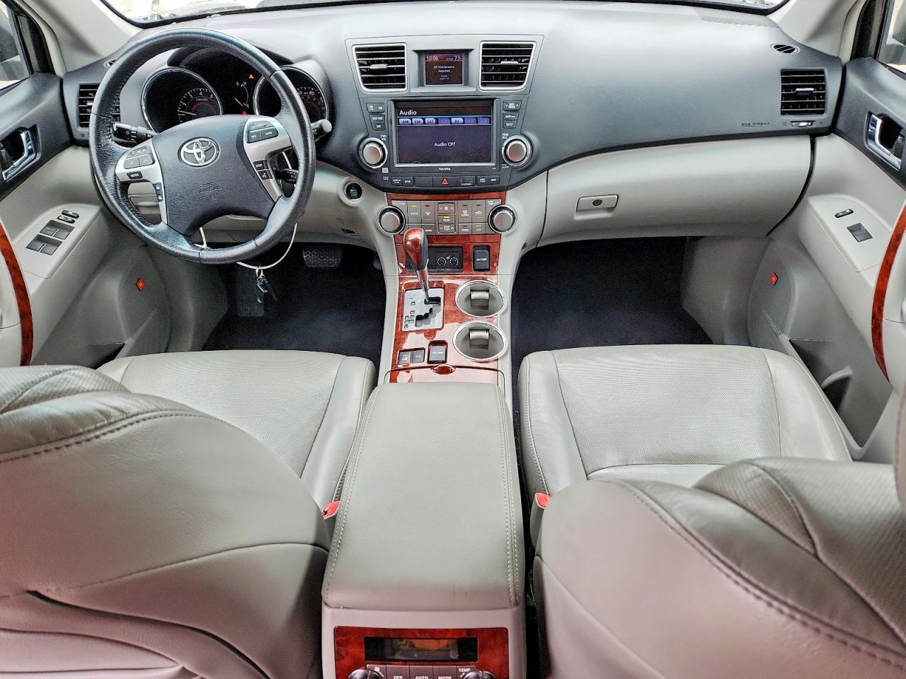 2011 TOYOTA HIGHLANDER