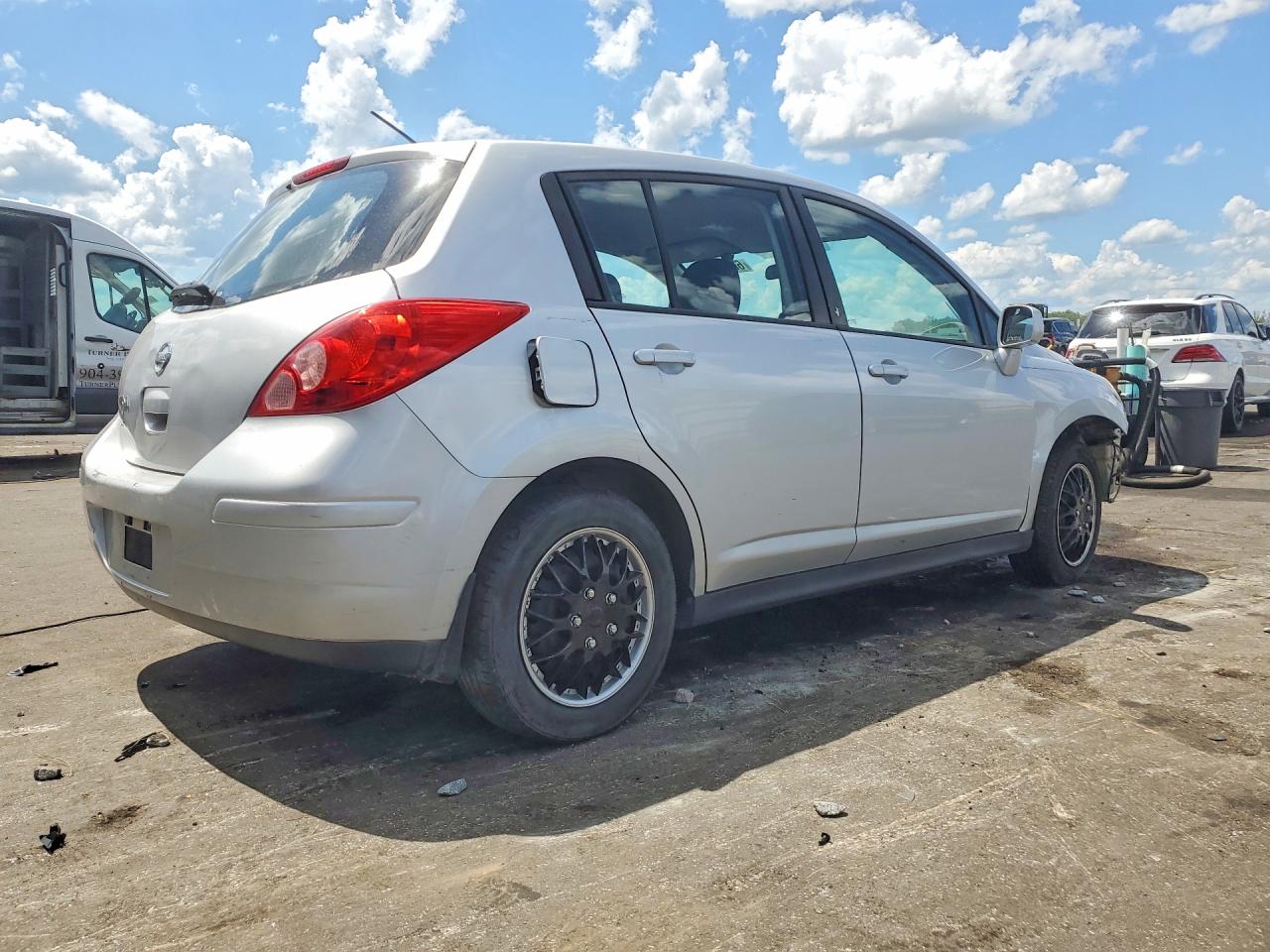 2011 NISSAN VERSA