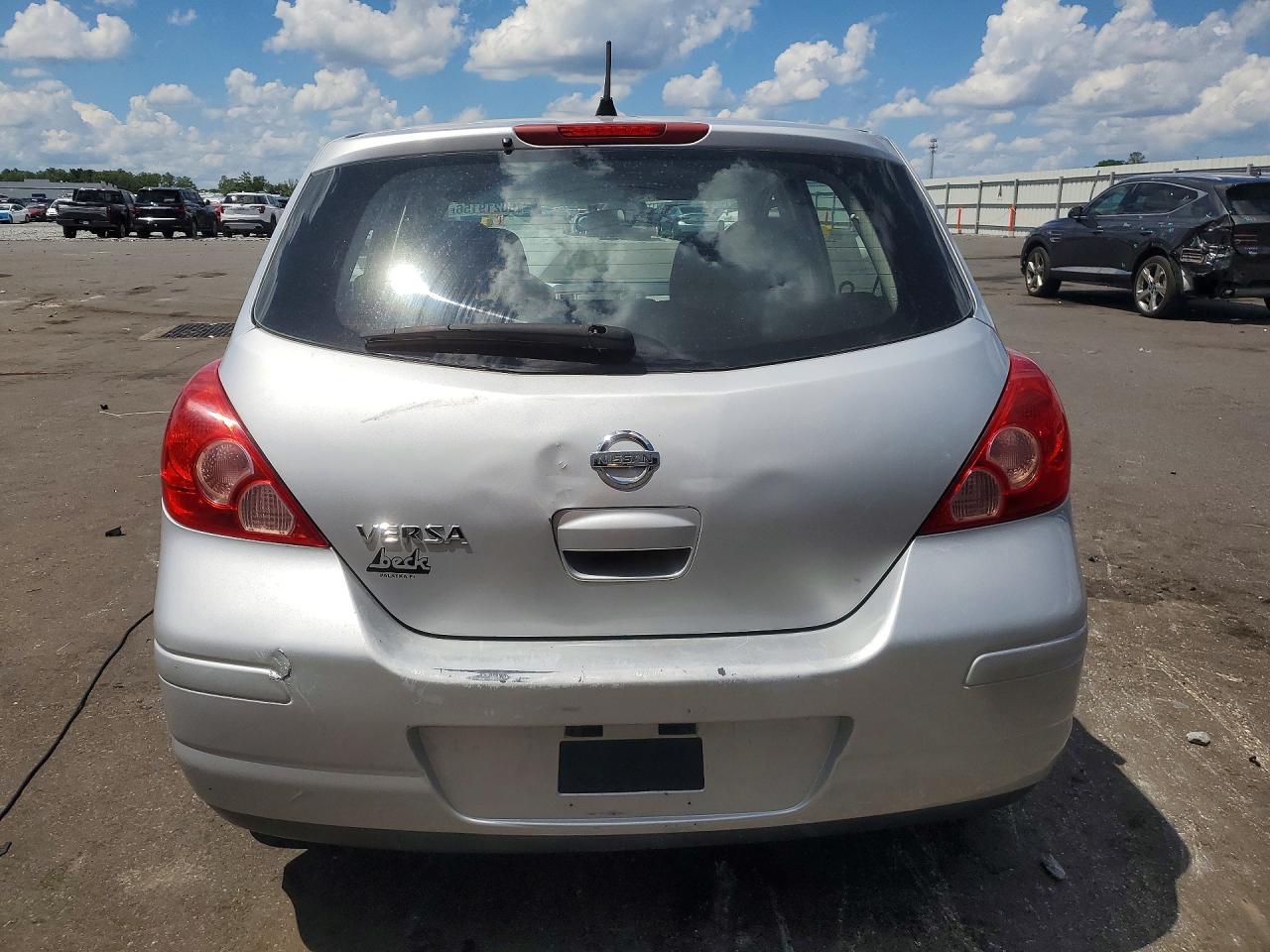 2011 NISSAN VERSA