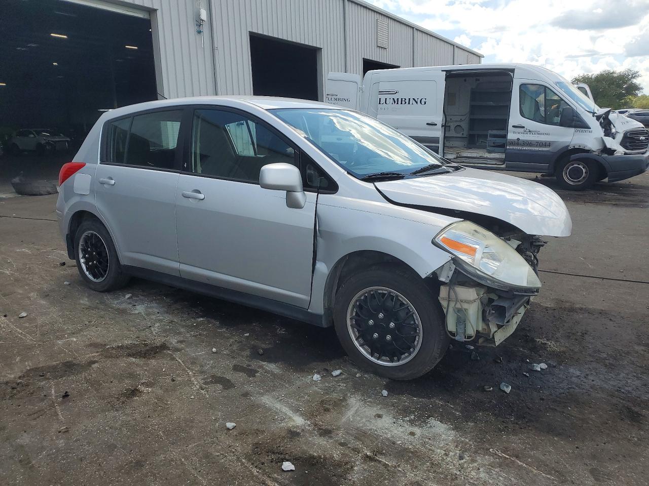2011 NISSAN VERSA