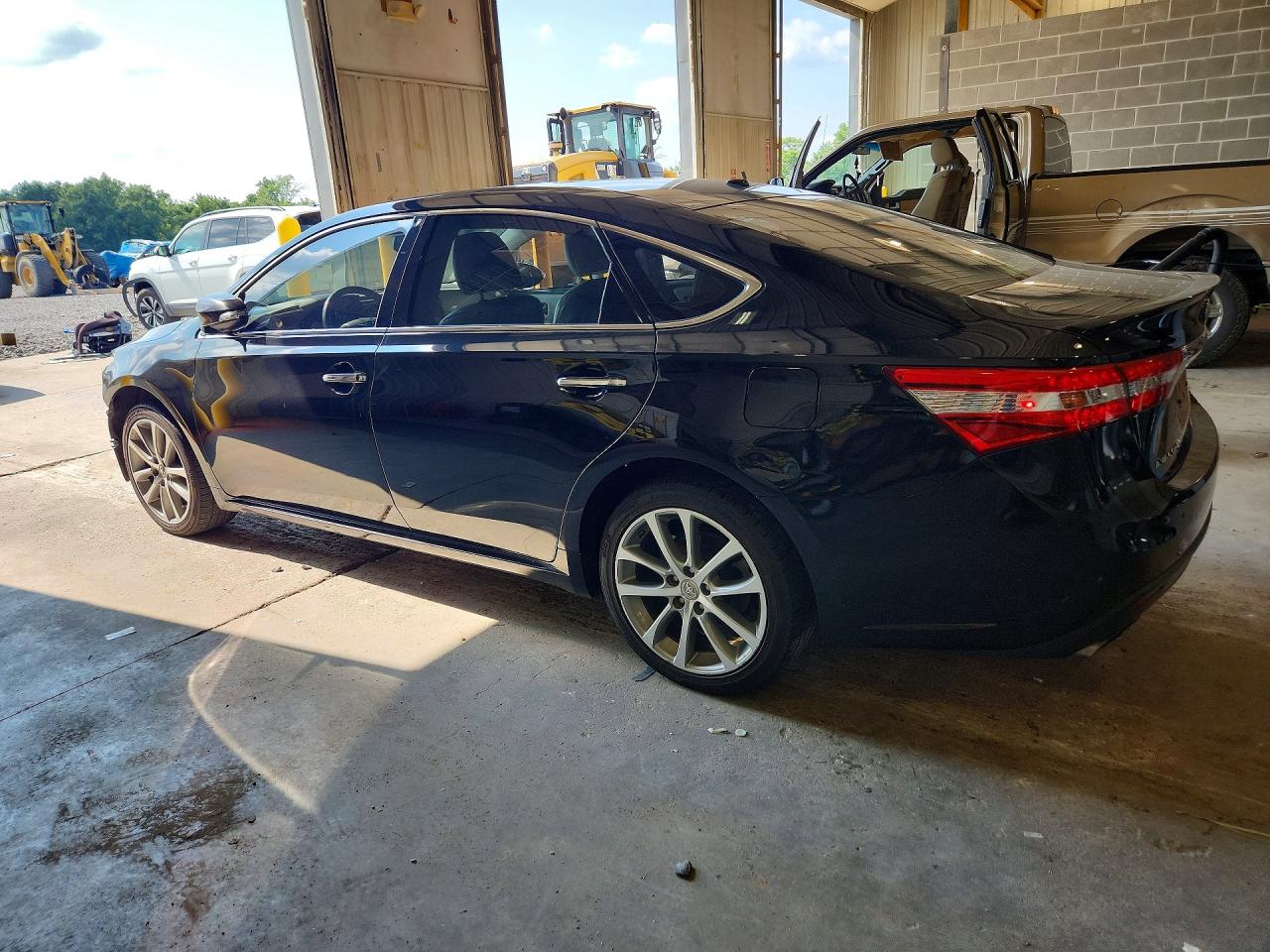 2015 TOYOTA AVALON