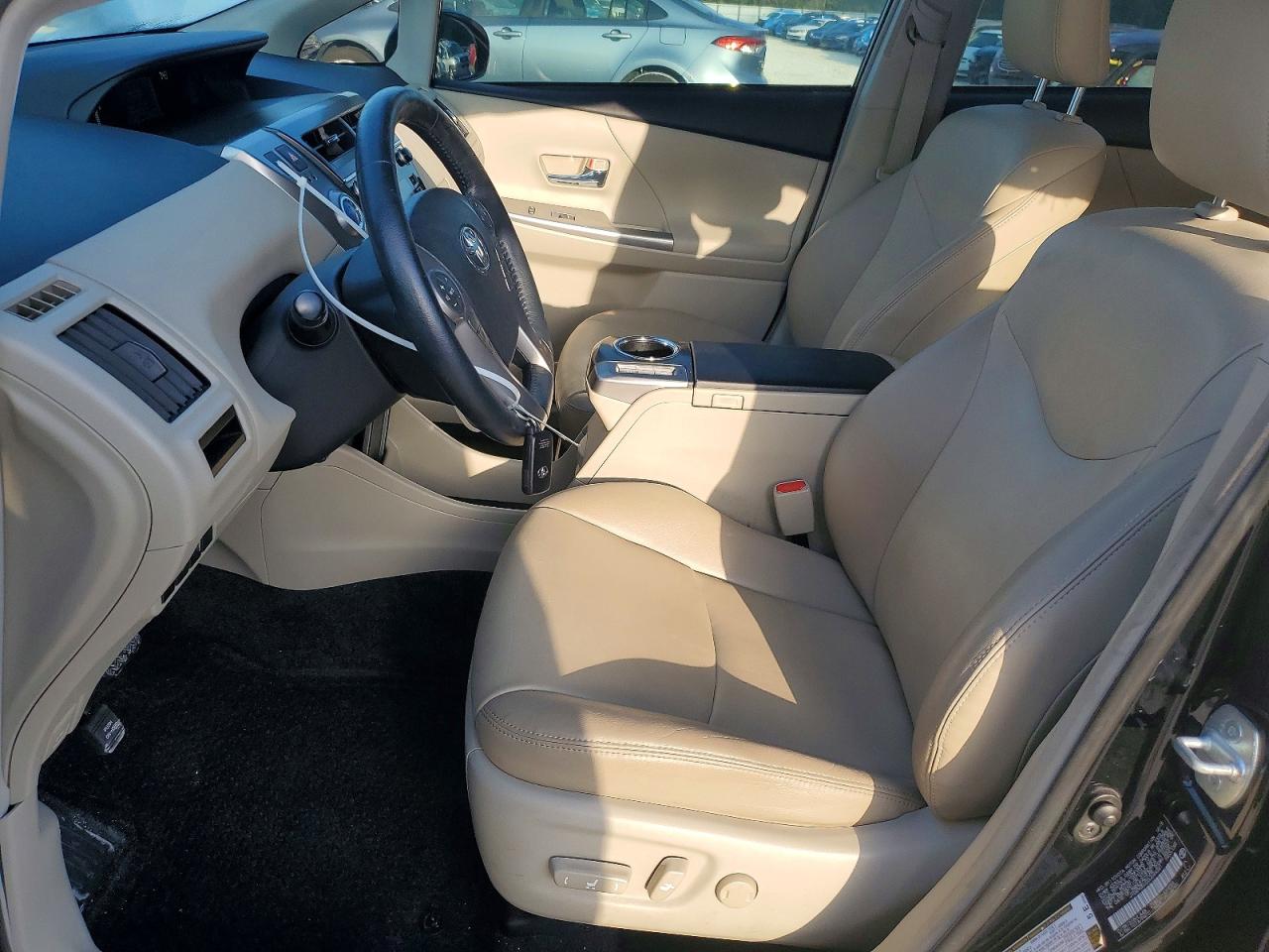 2016 TOYOTA PRIUS