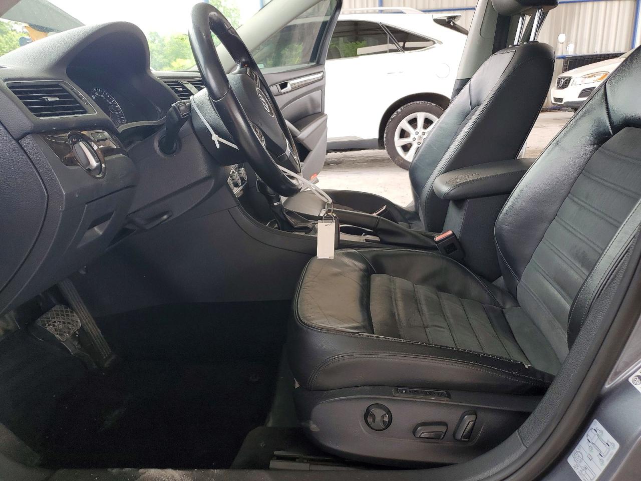 2014 VOLKSWAGEN PASSAT