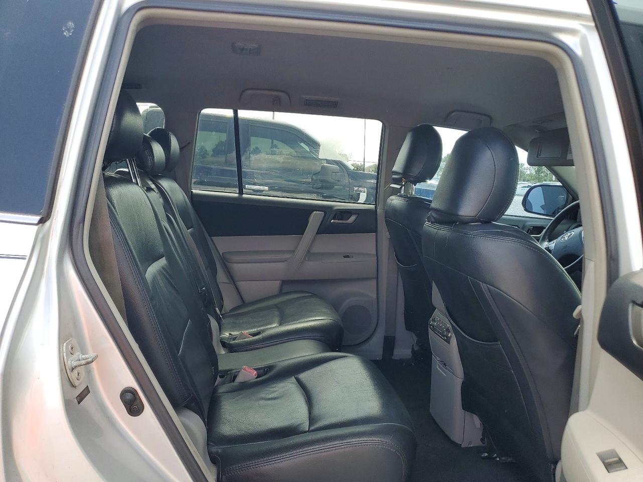 2013 TOYOTA HIGHLANDER
