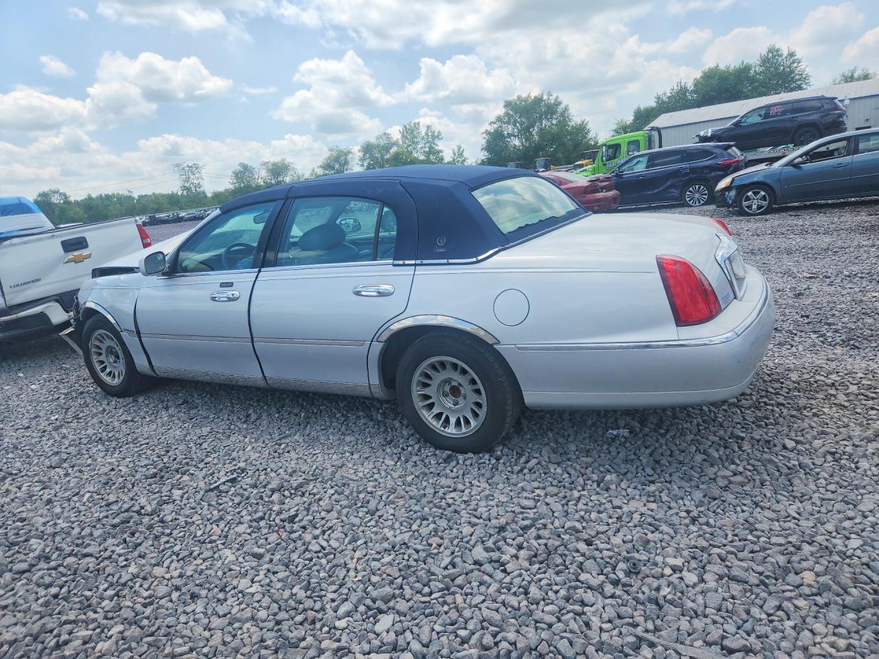 1999 LINCOLN TOWNCAR