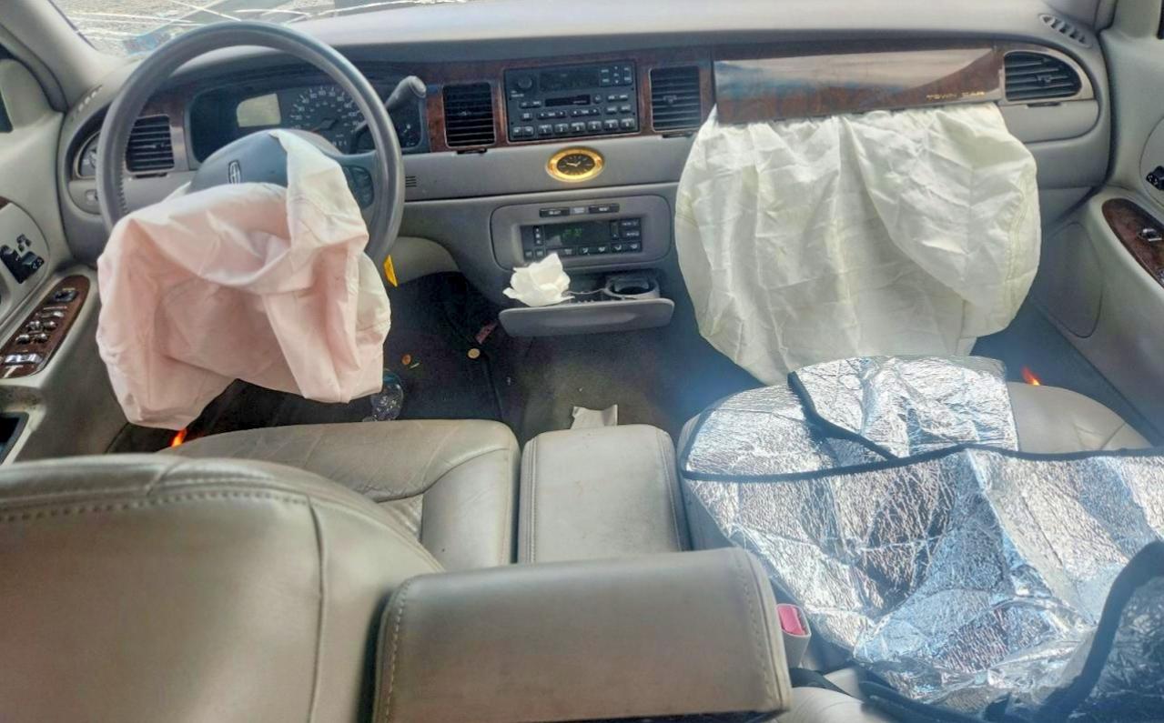 1999 LINCOLN TOWNCAR