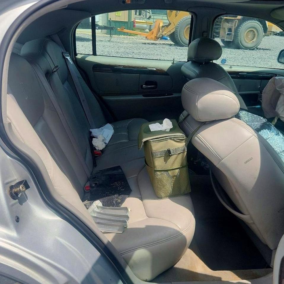 1999 LINCOLN TOWNCAR
