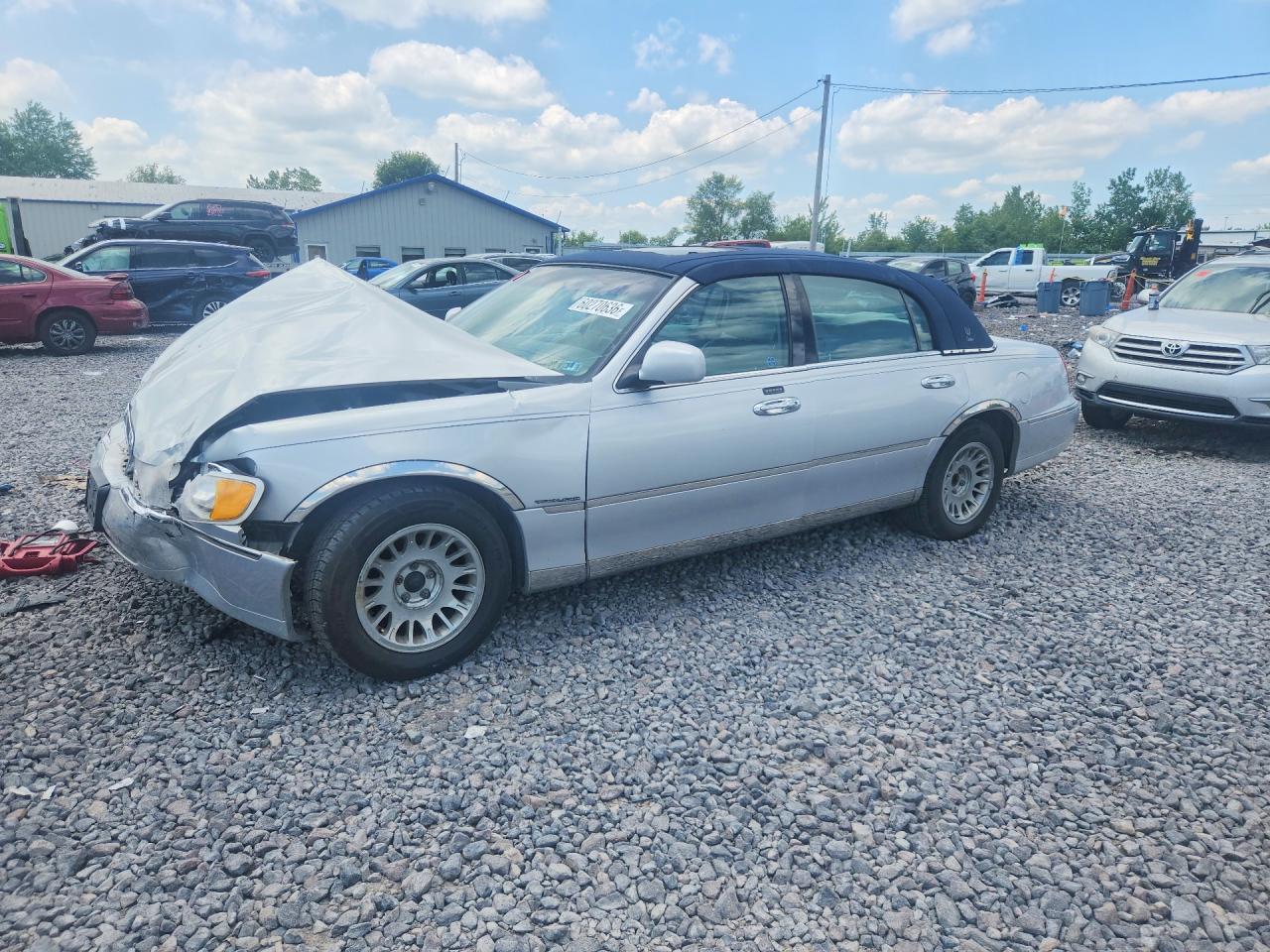 1999 LINCOLN TOWNCAR