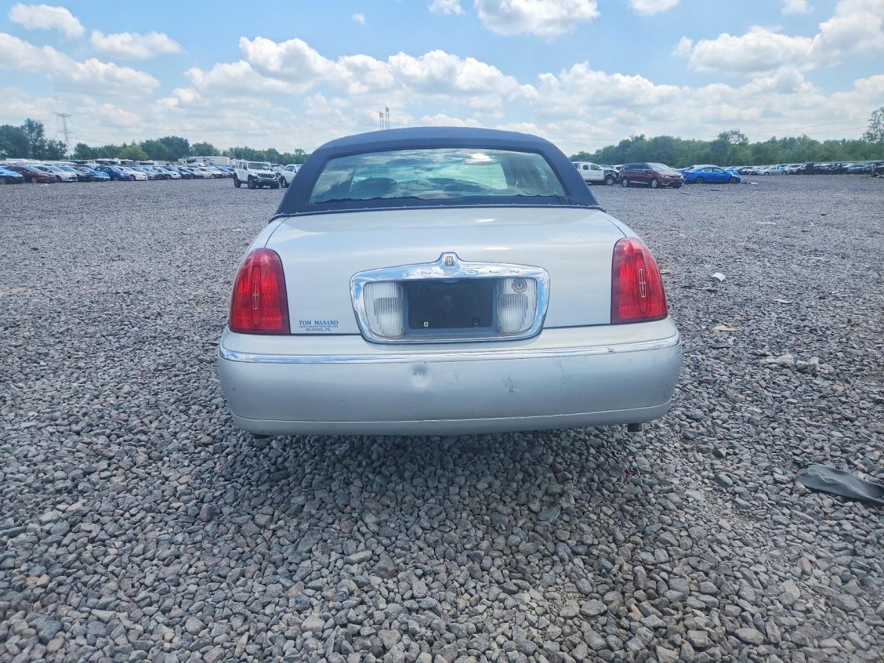 1999 LINCOLN TOWNCAR