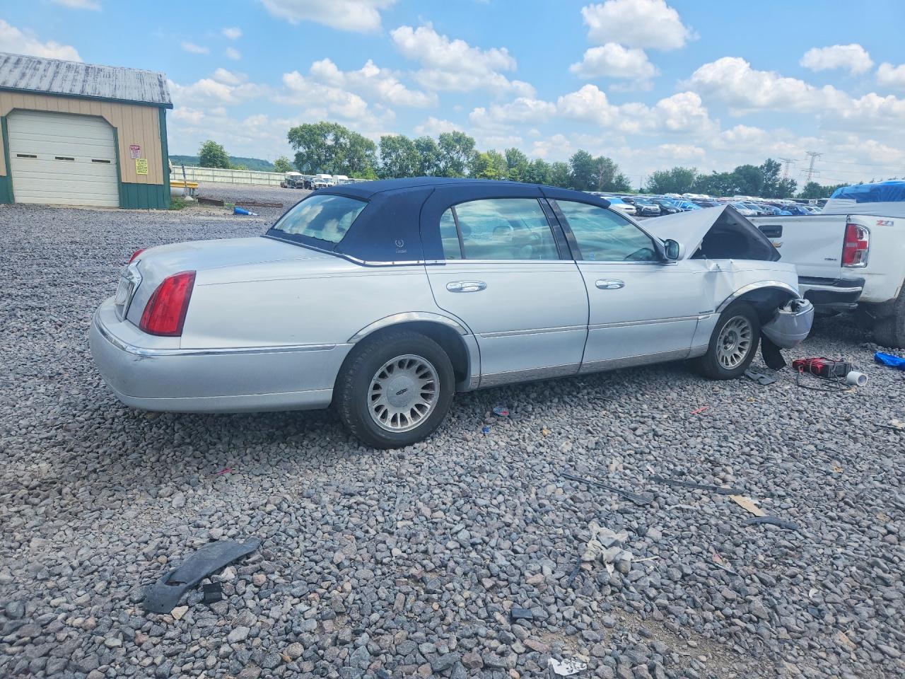 1999 LINCOLN TOWNCAR