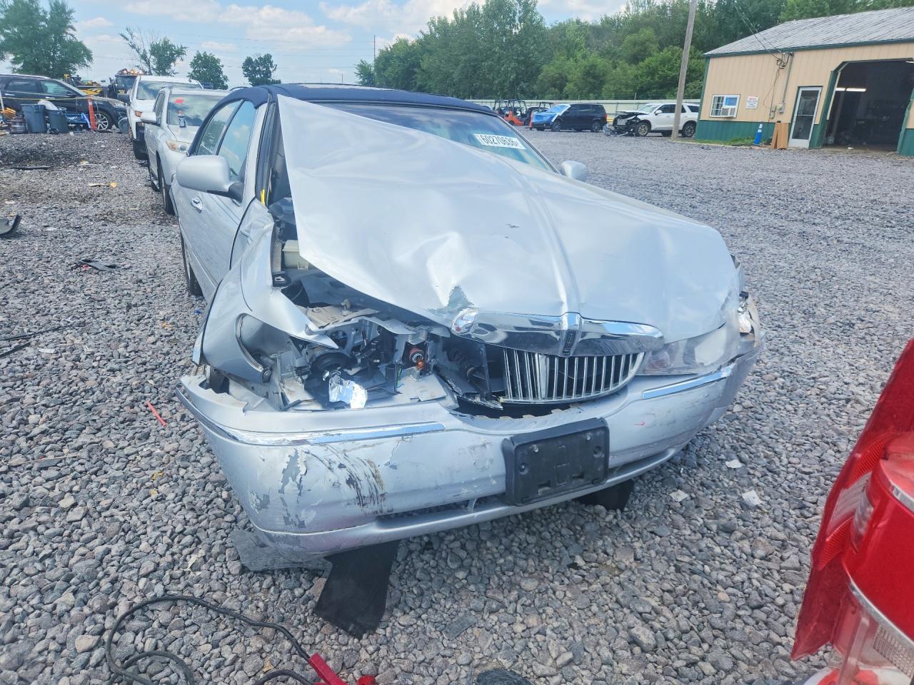 1999 LINCOLN TOWNCAR