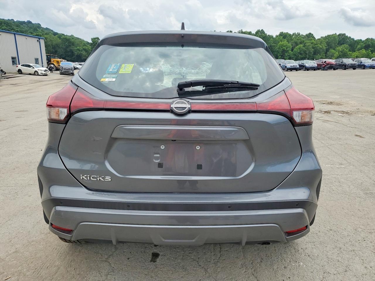 2024 NISSAN KICKS