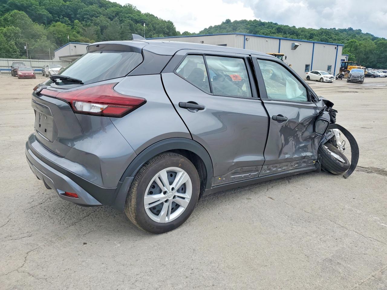 2024 NISSAN KICKS