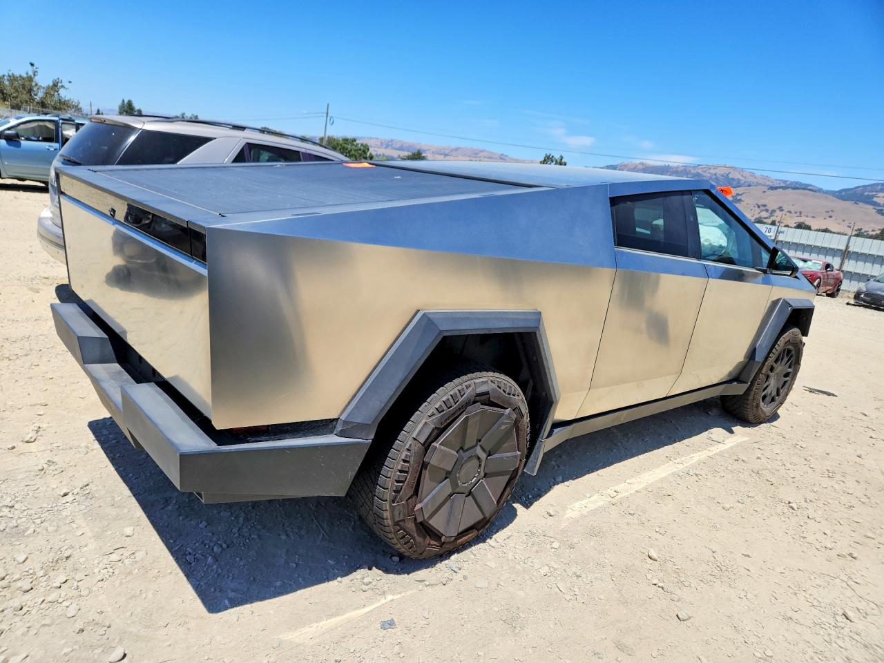 2024 TESLA CYBERTRUCK