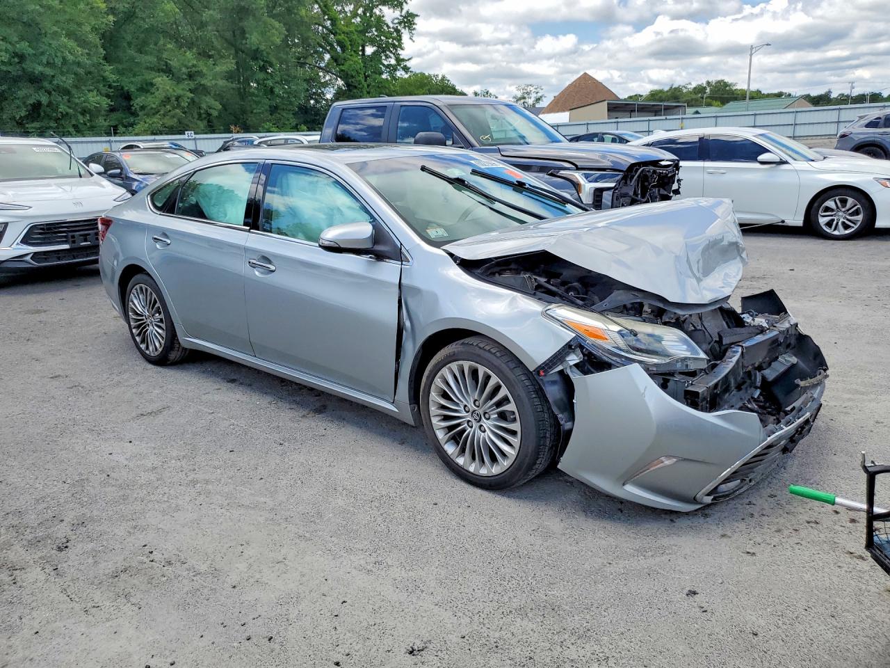 2016 TOYOTA AVALON