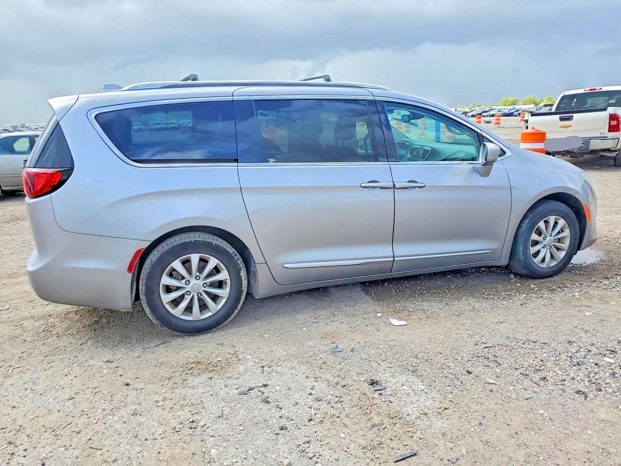 2019 CHRYSLER PACIFICA