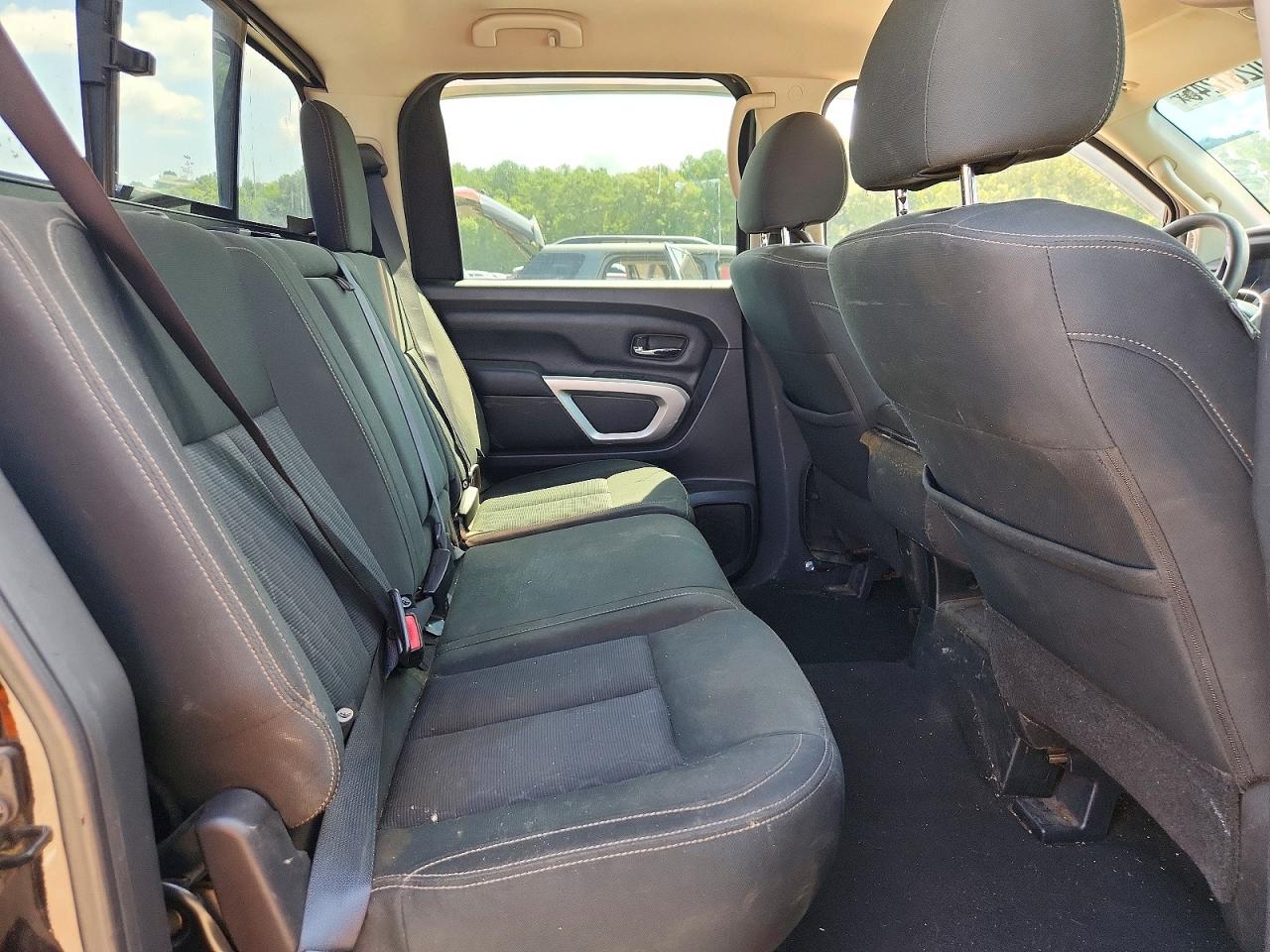 2017 NISSAN TITAN
