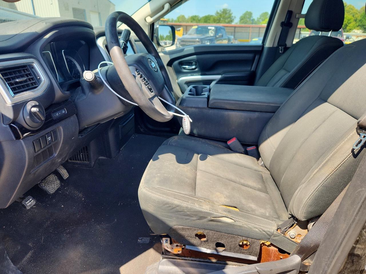 2017 NISSAN TITAN
